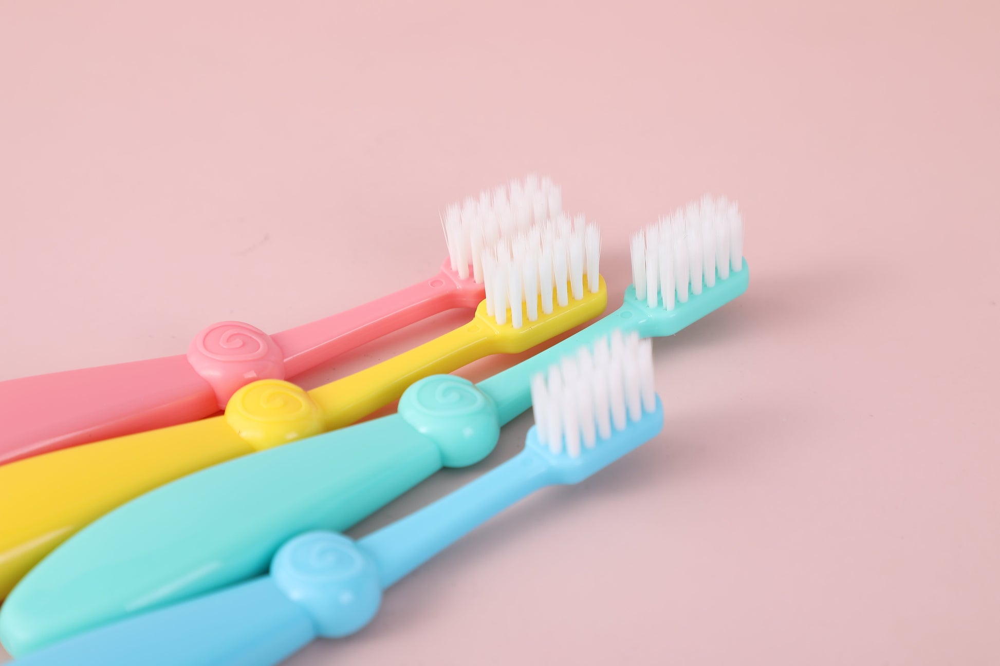 SET DE CEPILLO DE DIENTES PARA NIÑOS - 8 UNIDADES