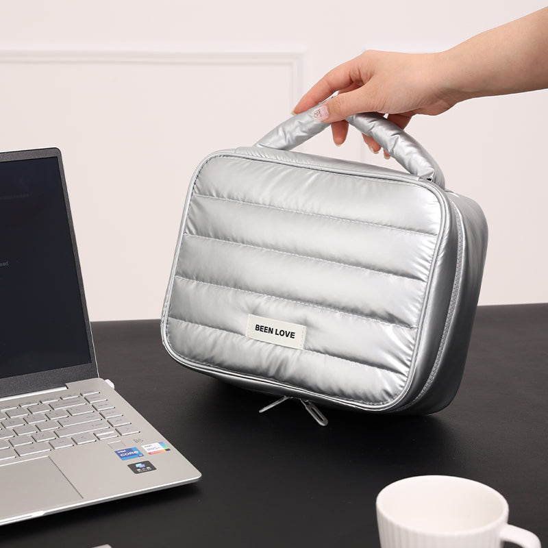 ESTUCHE PARA ORGANIZAR ACCESORIOS DIGITALES CUADRADO - PLATEADO