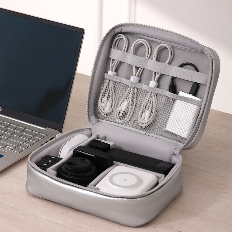 ESTUCHE PARA ORGANIZAR ACCESORIOS DIGITALES CUADRADO - PLATEADO