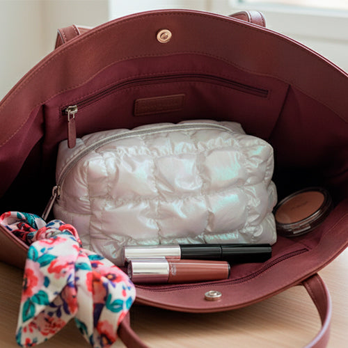 Neceser Pequeño Acolchado con Acabado Perlado y Cierre de Cremallera  Yoyoso