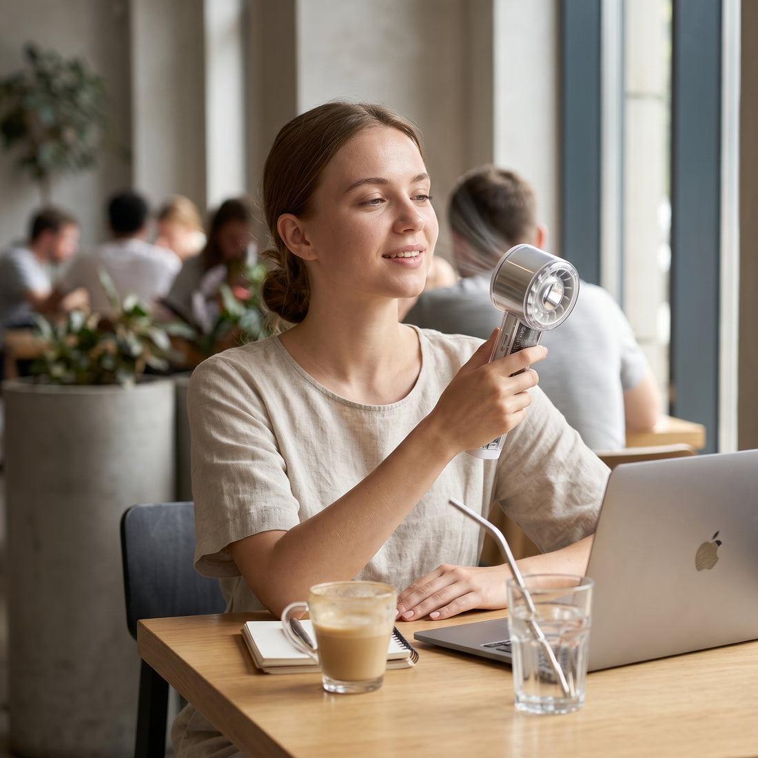 Ventilador Portátil Recargable de Mano con Velocidad Ajustable Yoyoso