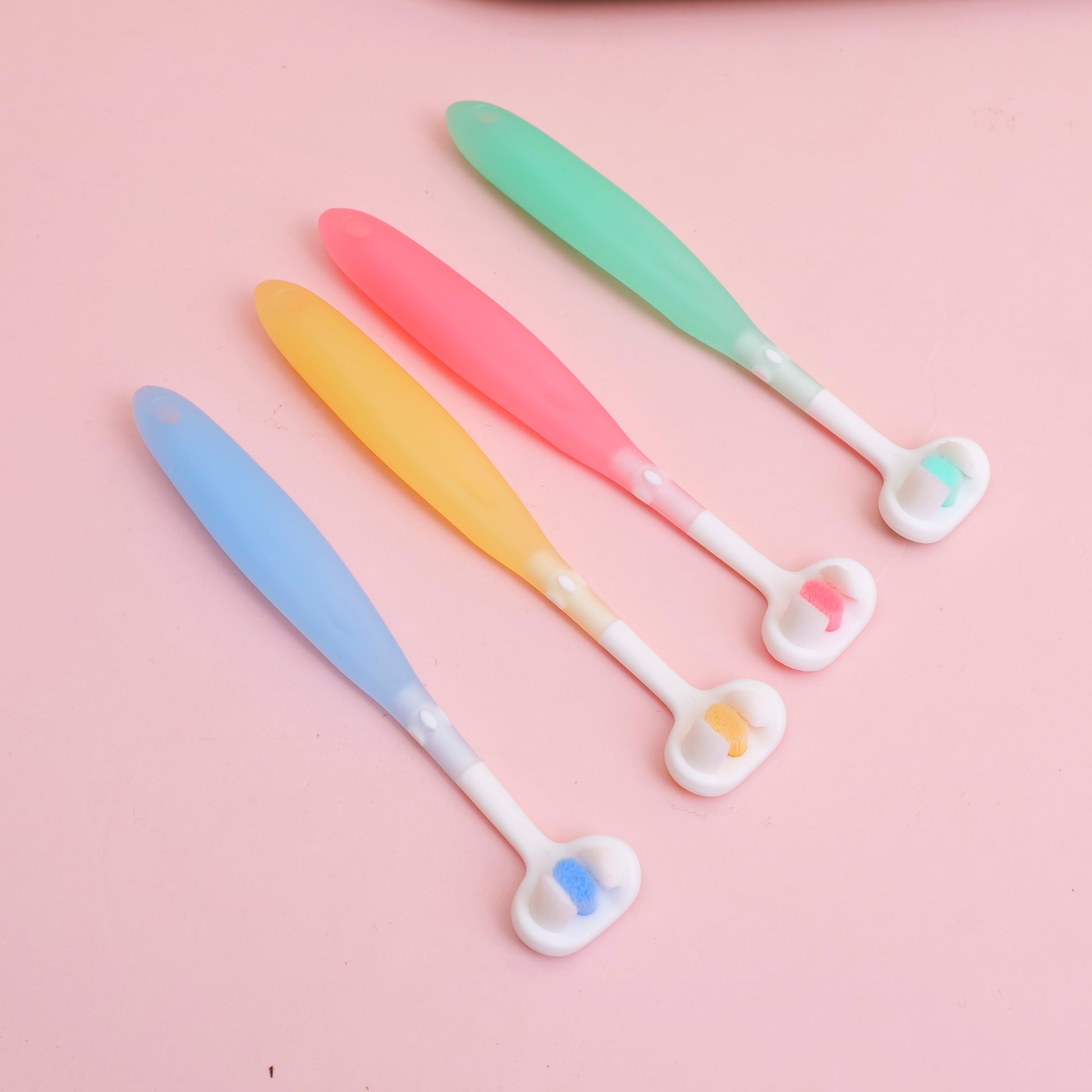 CEPILLO DE DIENTES DE 3 LADOS PARA NIÑOS