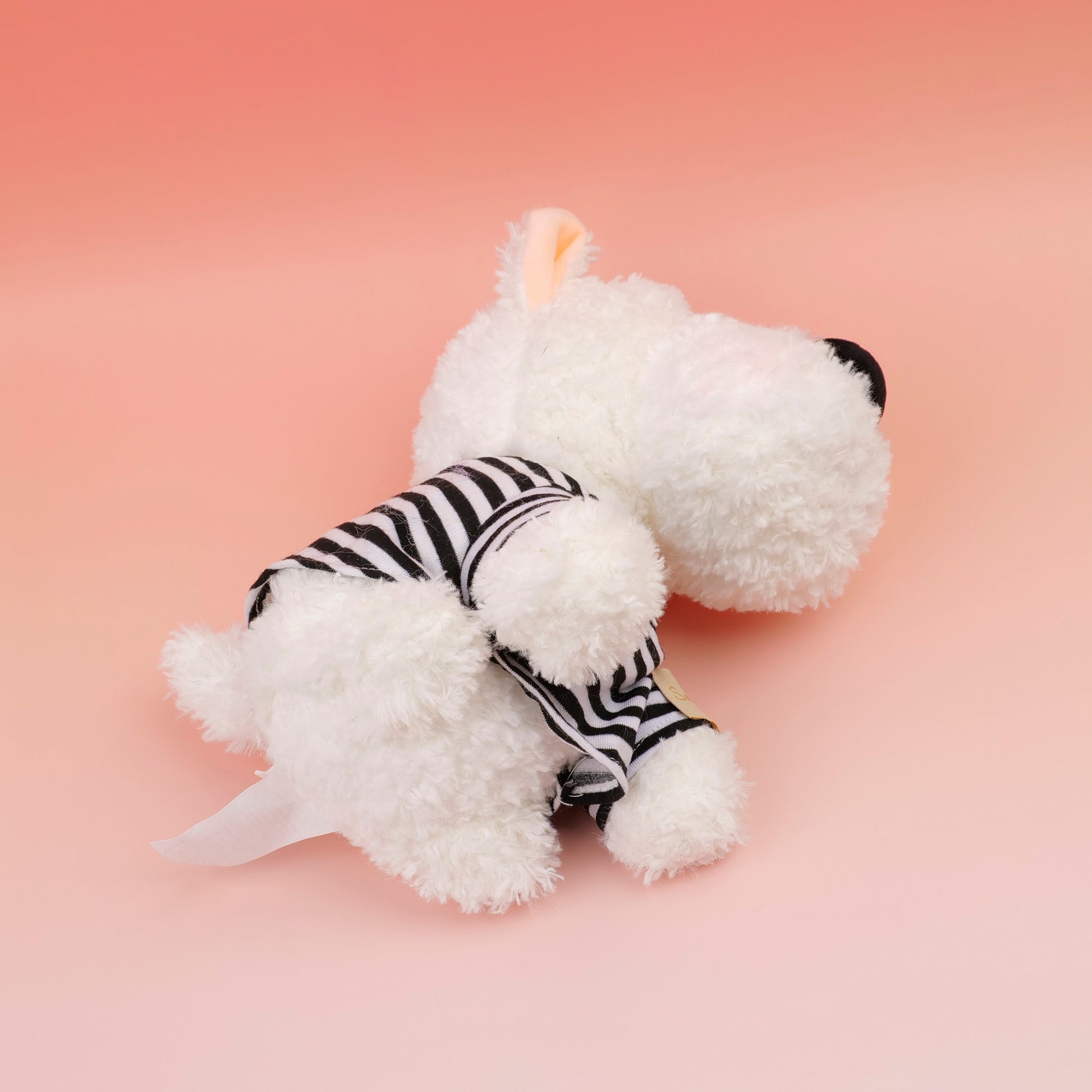 PELUCHE DE PERRITO BLANCO CON CAMISA DE RAYAS NEGRAS 22CM