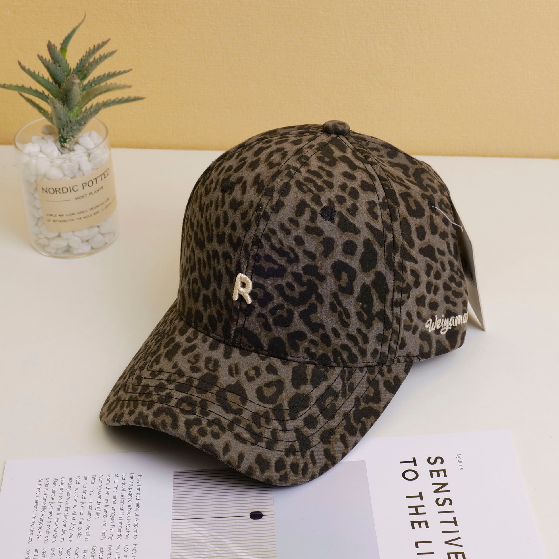 GORRA DE LEOPARDO - GRIS