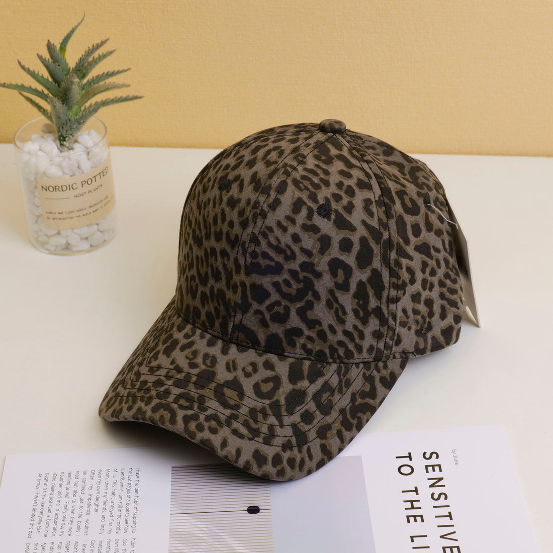 GORRA DE LEOPARDO -  GRIS