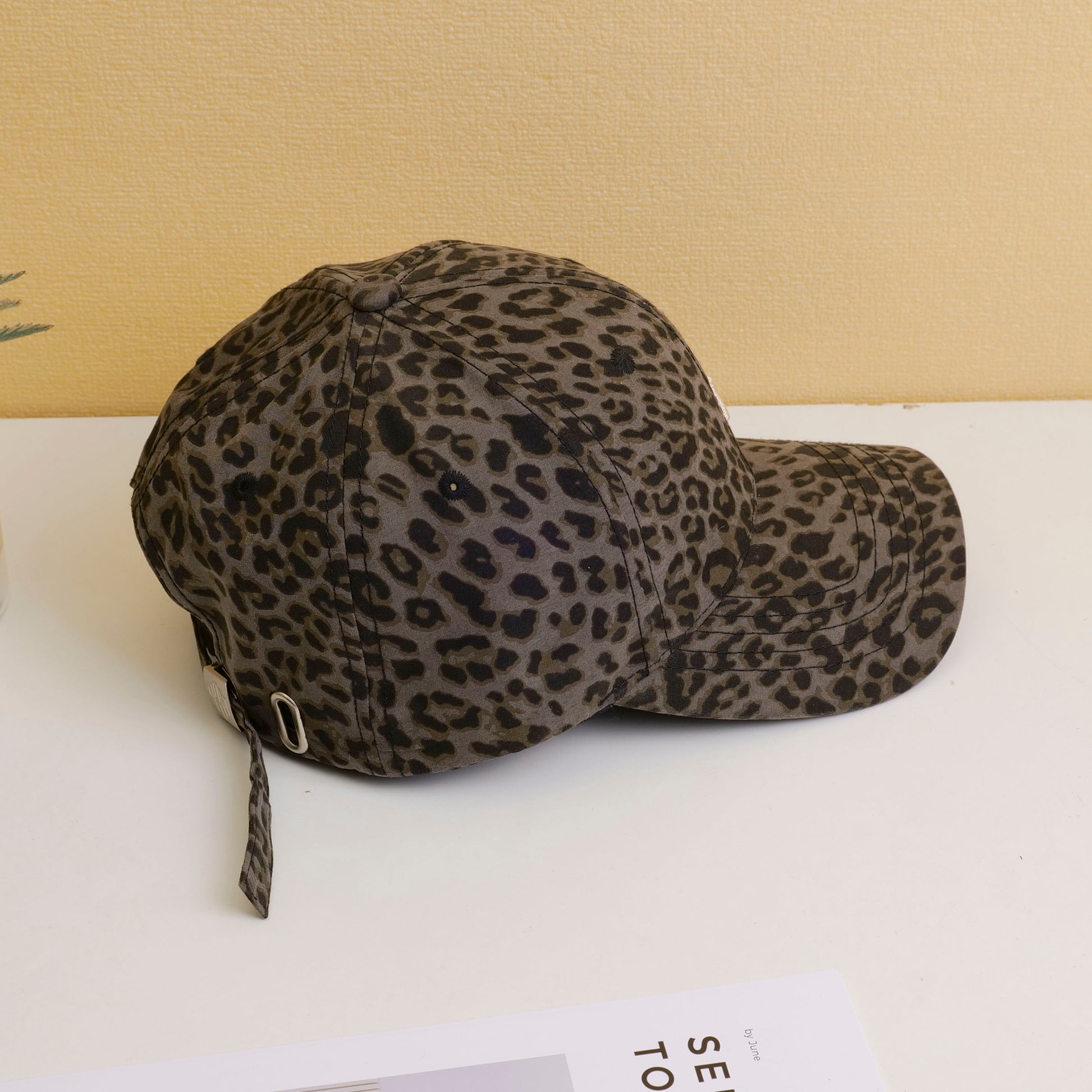 GORRA DE LEOPARDO -  GRIS