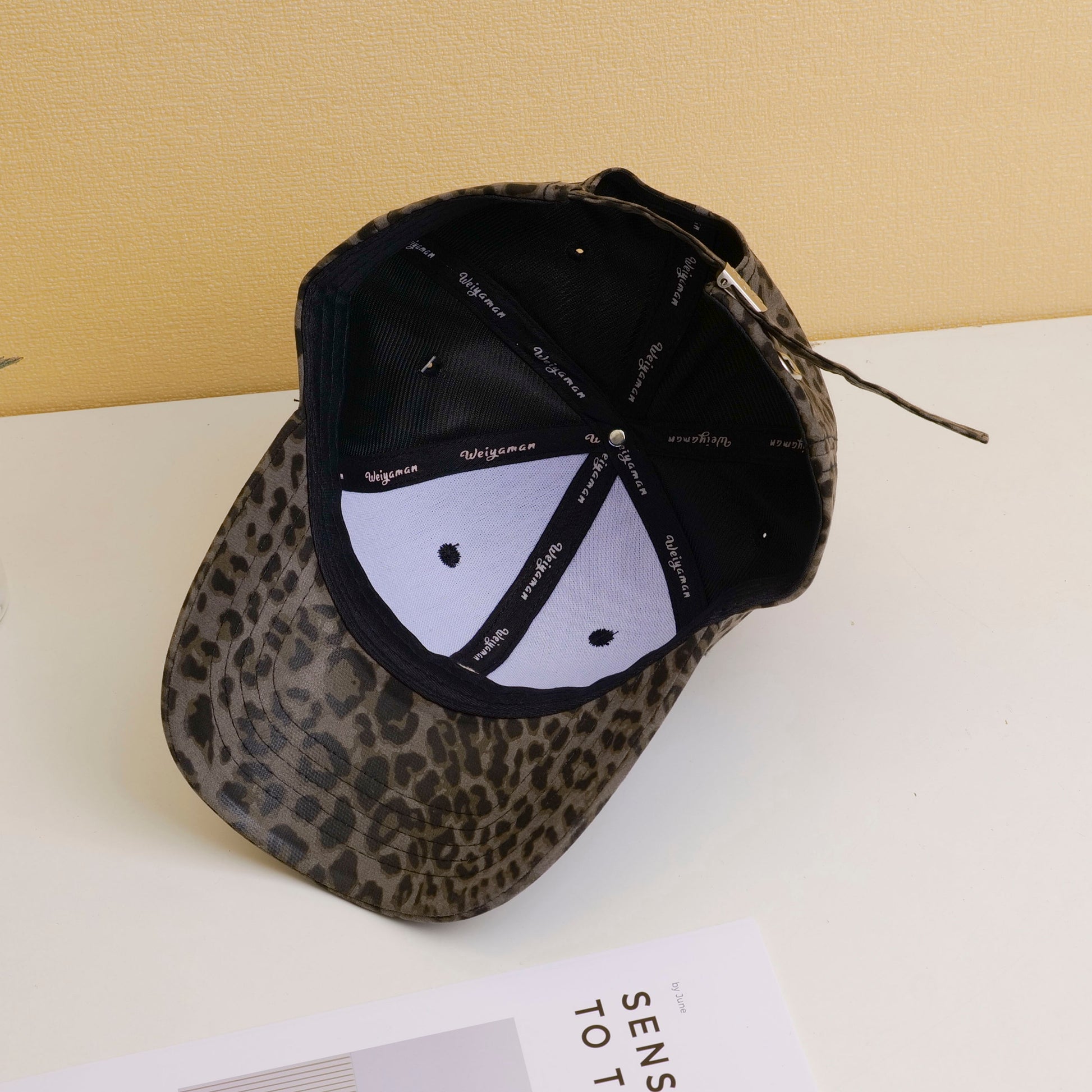 GORRA DE LEOPARDO -  GRIS