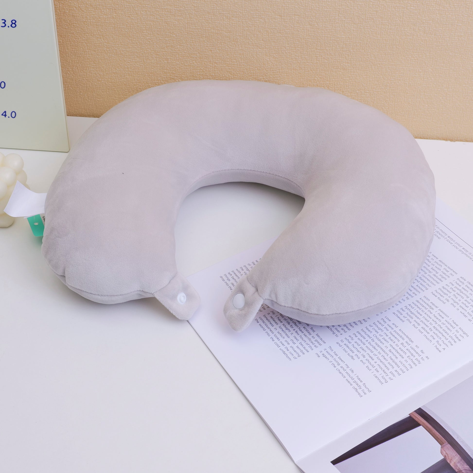 ALMOHADA EN U - GRIS