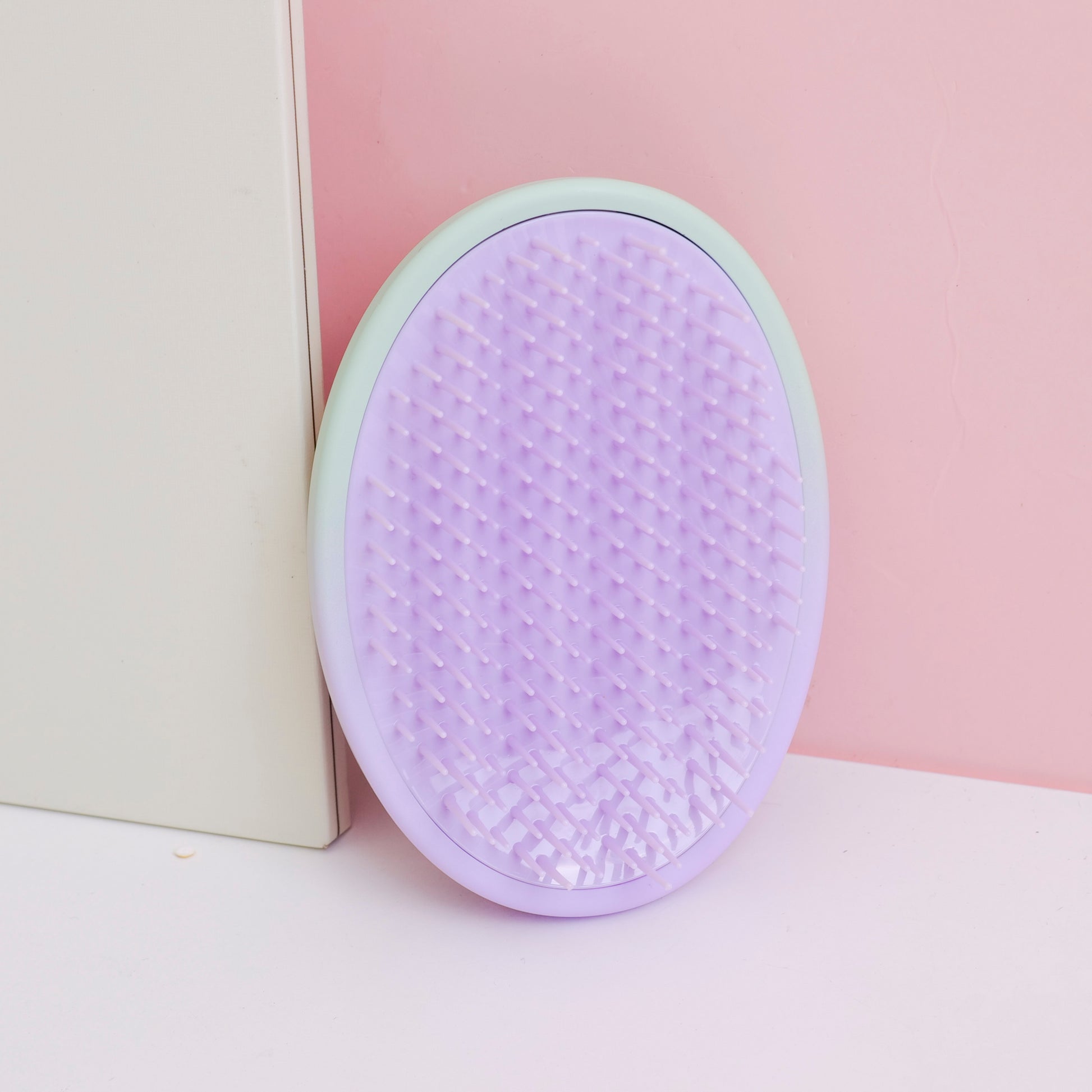 CEPILLO MASAJEADOR PARA CUERO CABELLUDO -MORADO