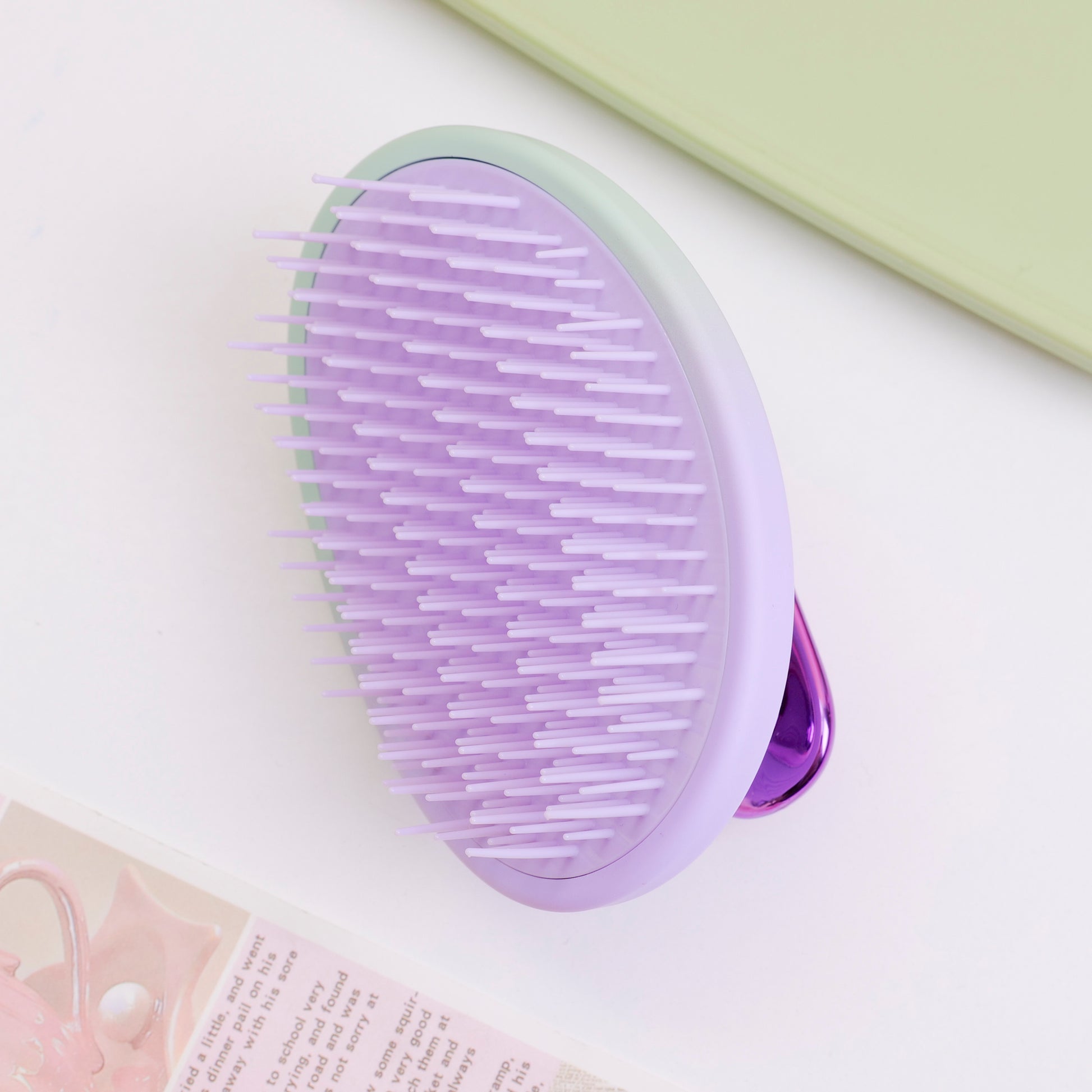 CEPILLO MASAJEADOR PARA CUERO CABELLUDO -MORADO